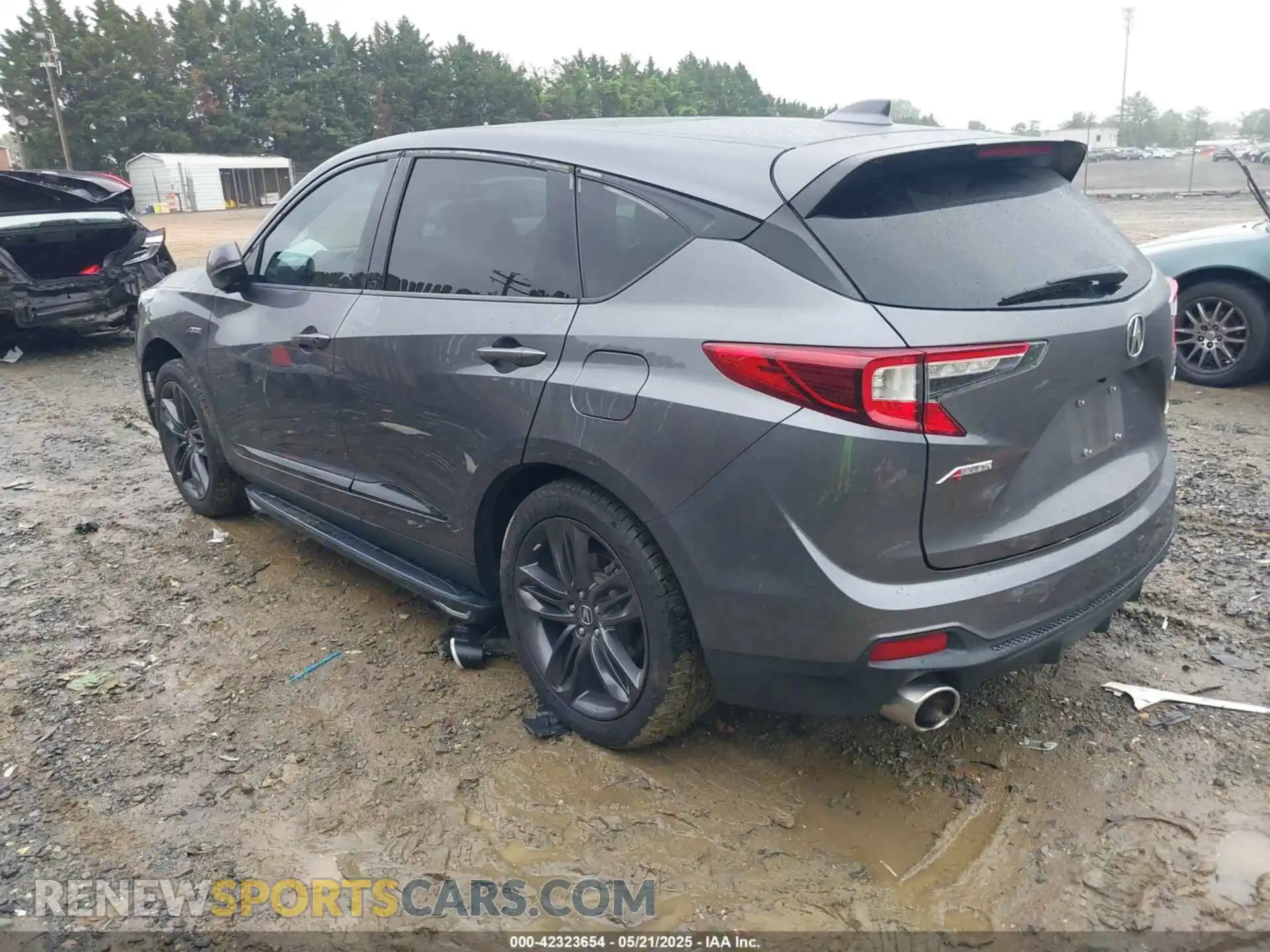 3 Photograph of a damaged car 5J8TC2H65LL035338 ACURA RDX 2020