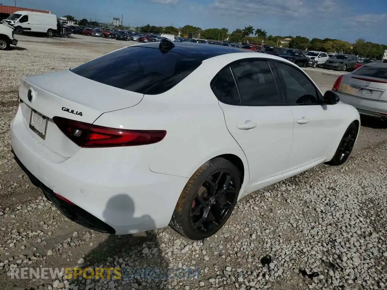 3 Photograph of a damaged car ZARFAMAN8L7631587 ALFA ROMEO GIULIA 2020