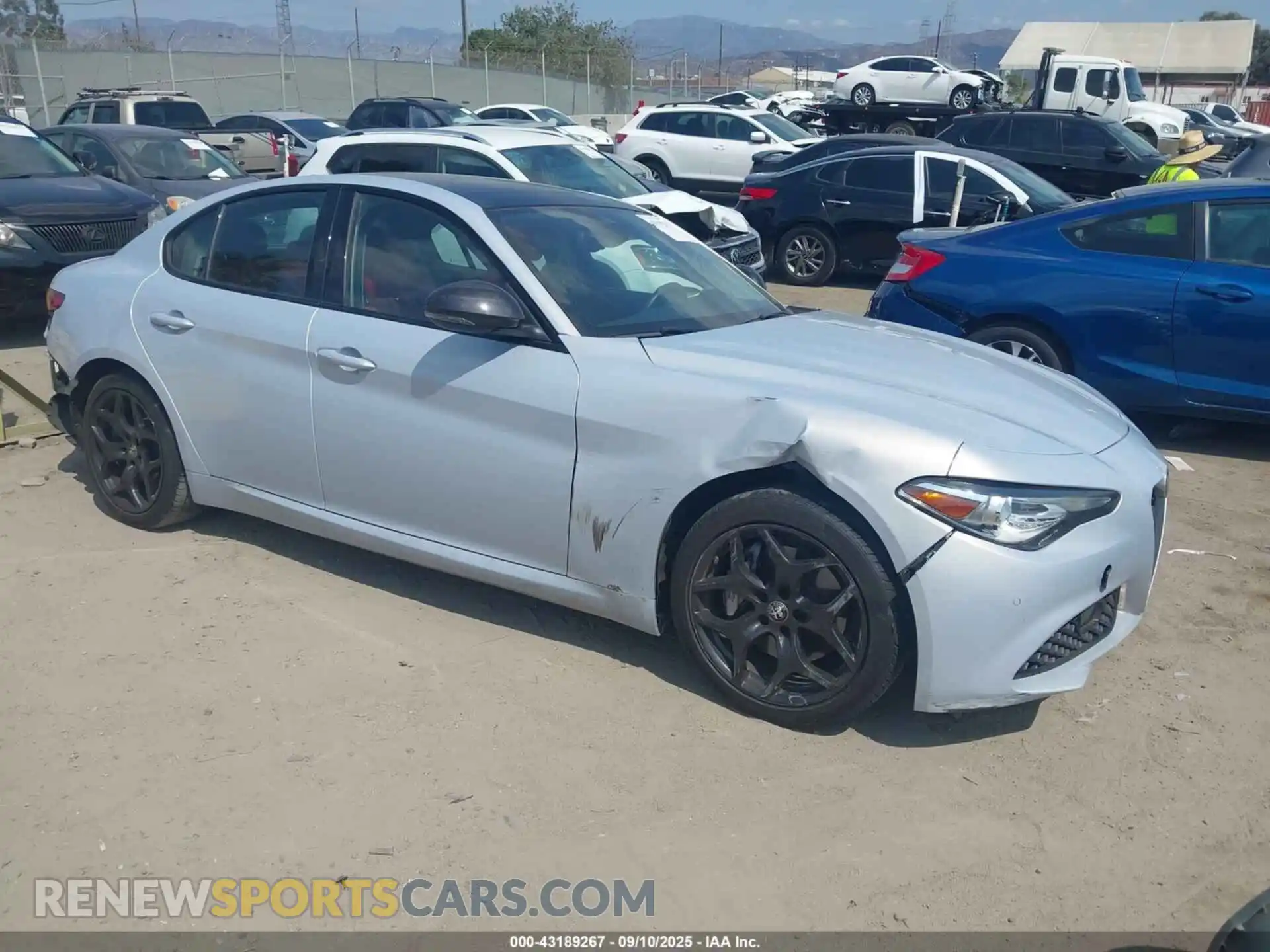 1 Photograph of a damaged car ZARFAMAN6M7647367 ALFA ROMEO GIULIA 2021