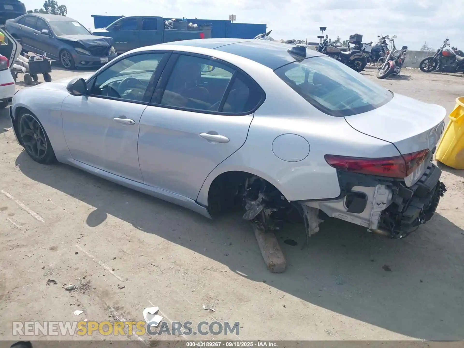 3 Photograph of a damaged car ZARFAMAN6M7647367 ALFA ROMEO GIULIA 2021