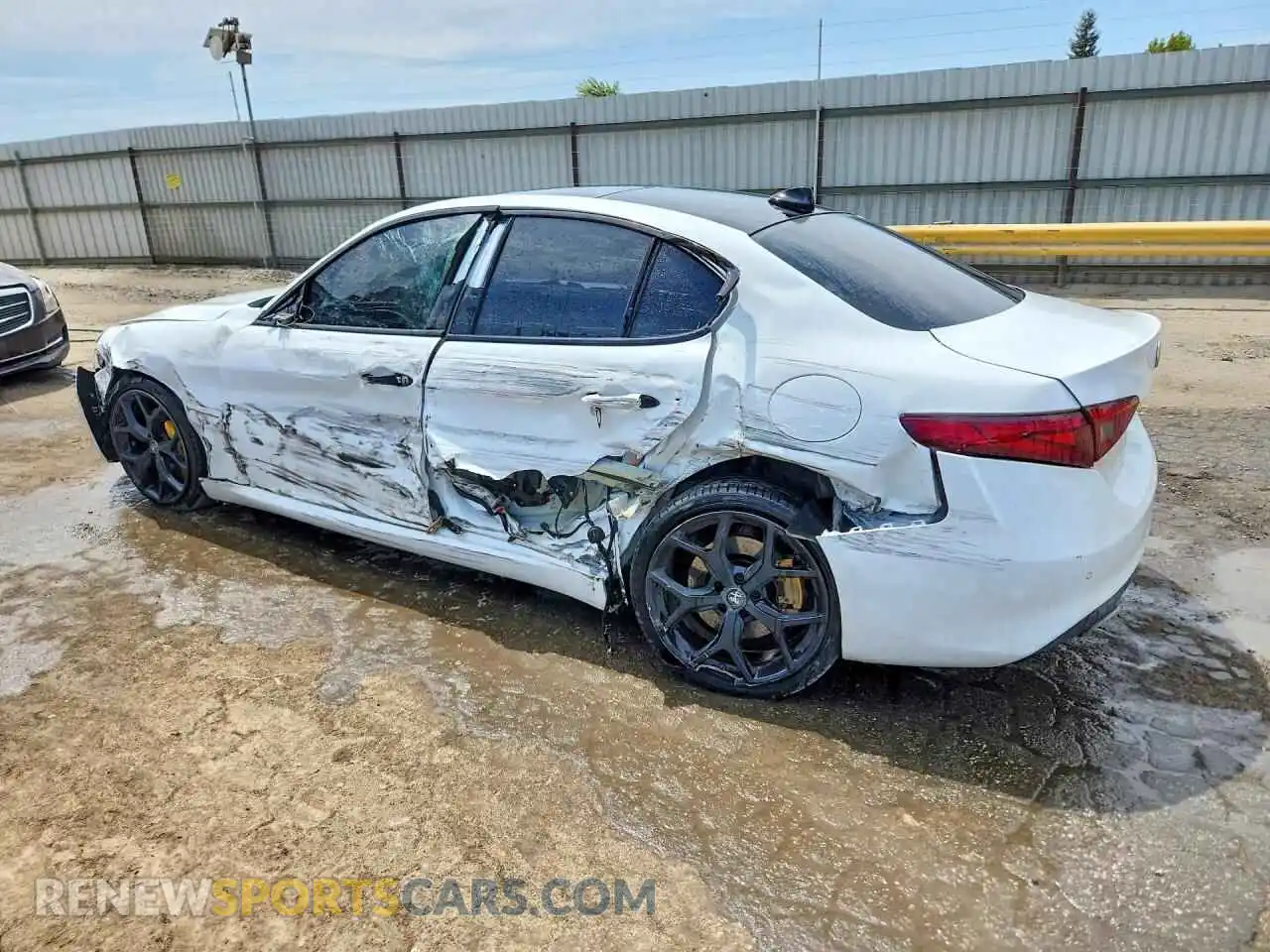 2 Photograph of a damaged car ZARFAMBN4M7643817 ALFA ROMEO GIULIA 2021