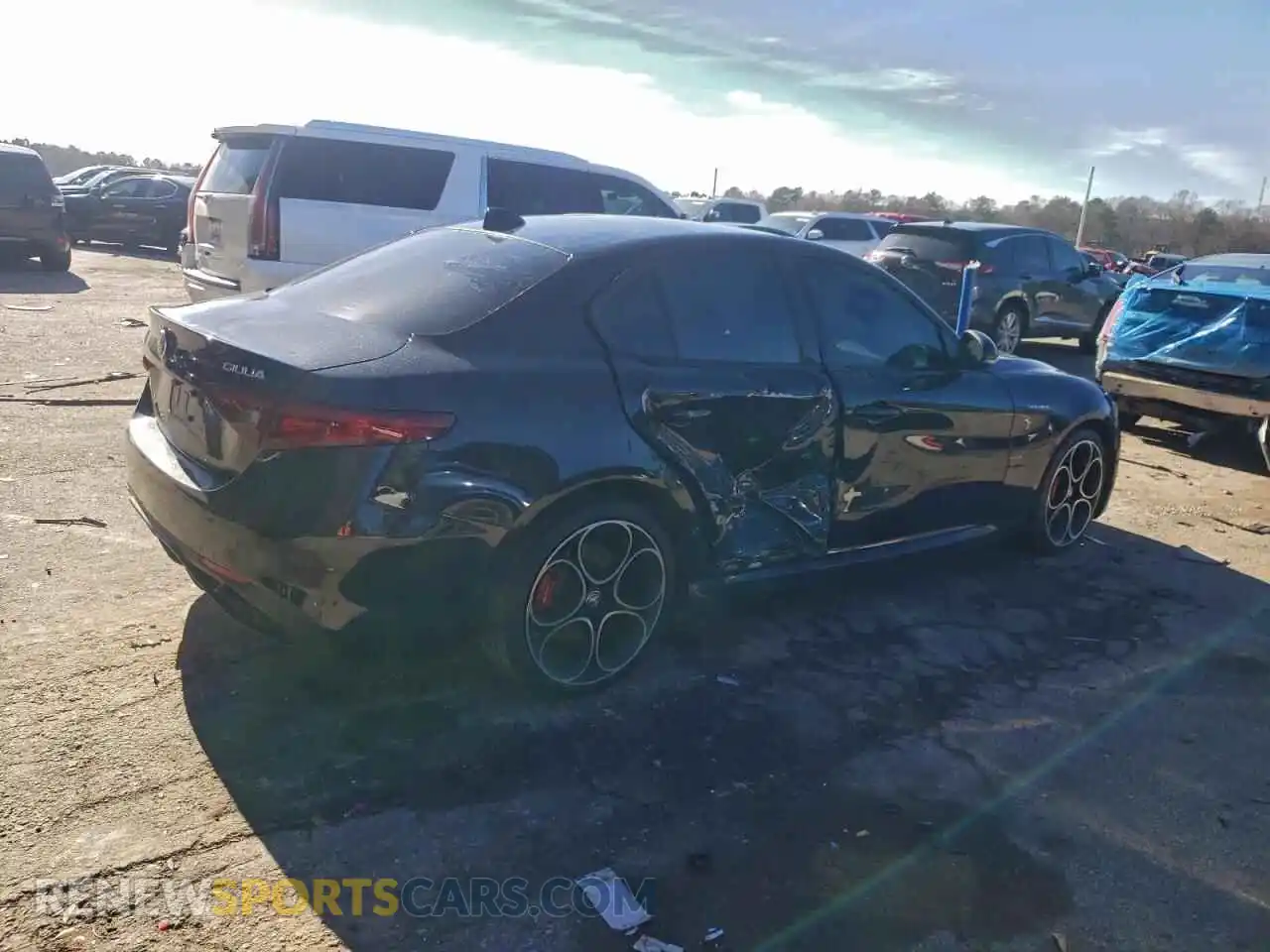 3 Photograph of a damaged car ZARFAMBN4P7668902 ALFA ROMEO GIULIA 2023