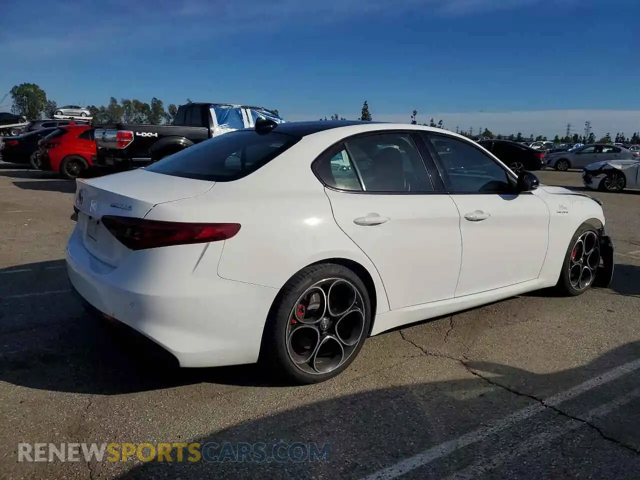 3 Photograph of a damaged car ZARFAMBN4P7669628 ALFA ROMEO GIULIA 2023
