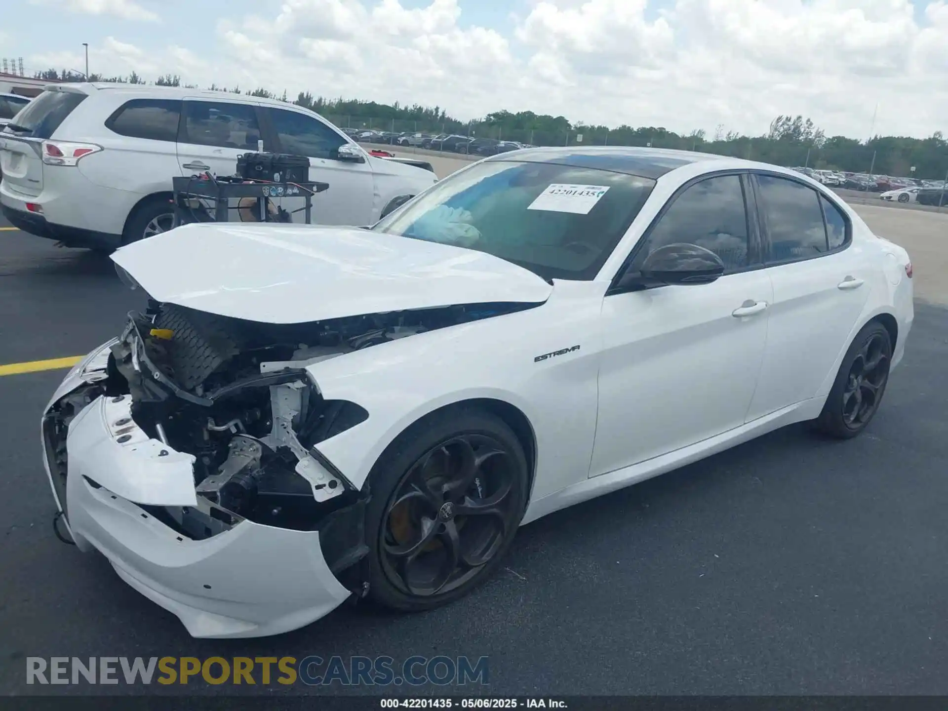 2 Photograph of a damaged car ZARFAMBN5P7669024 ALFA ROMEO GIULIA 2023