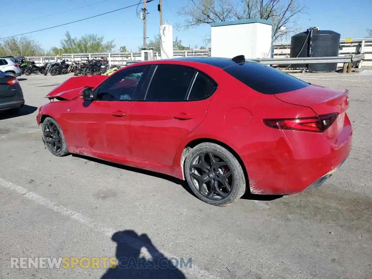 2 fotografías del automóvil dañado ZARFAMBN5P7671226 ALFA ROMEO GIULIA 2023