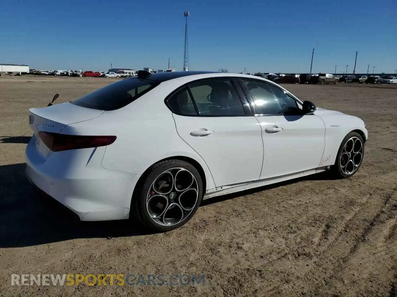 3 fotografías del automóvil dañado ZARFAMBN8P7671236 ALFA ROMEO GIULIA 2023