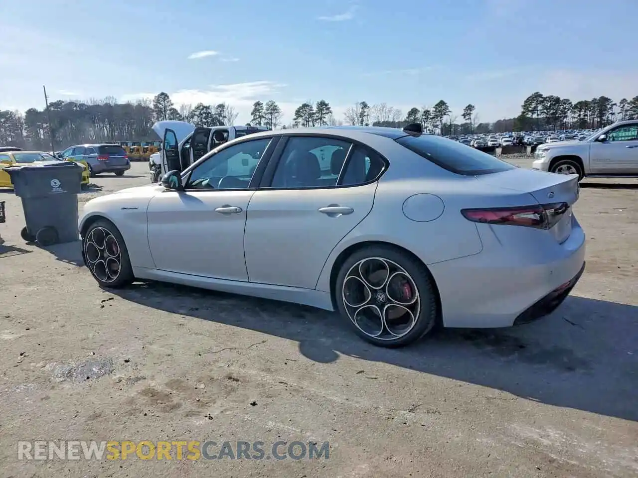 2 fotografías del automóvil dañado ZARFAMBN2R7677584 ALFA ROMEO GIULIA 2024