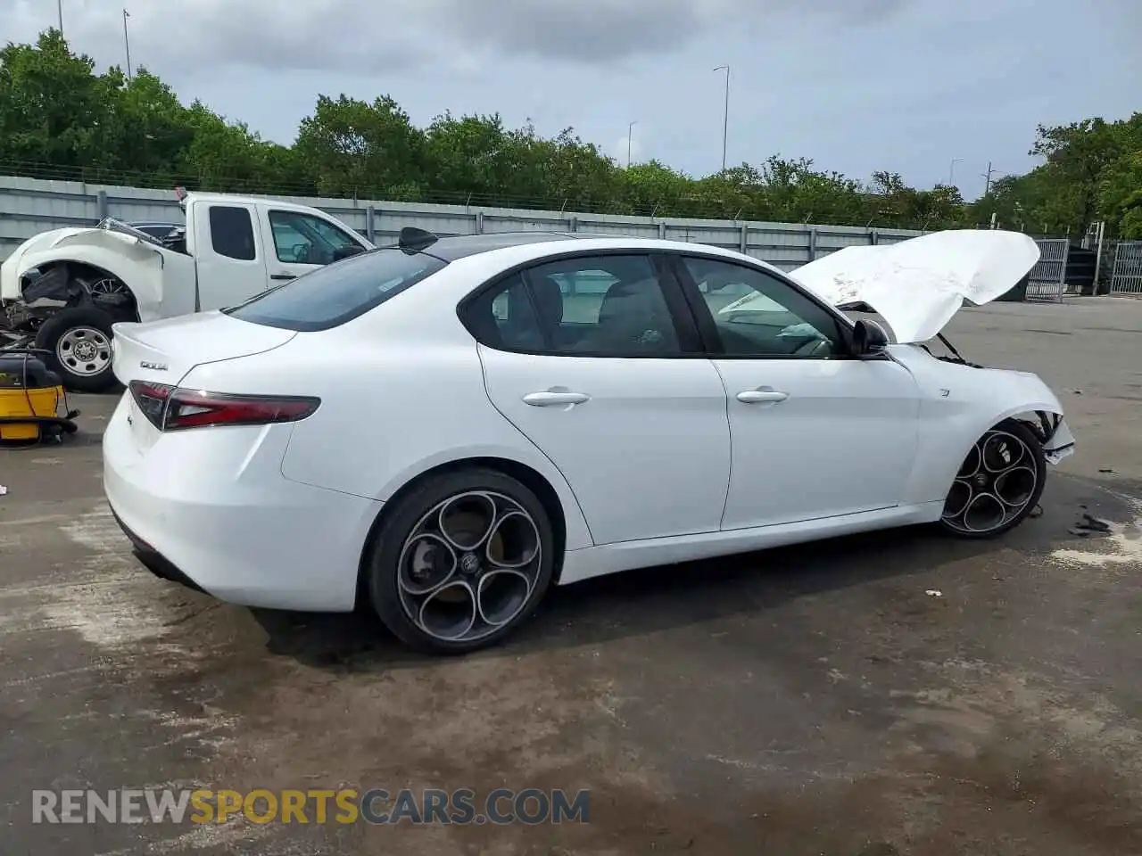 3 Фотография поврежденного автомобиля ZARFAMBN7R7682182 ALFA ROMEO GIULIA 2024