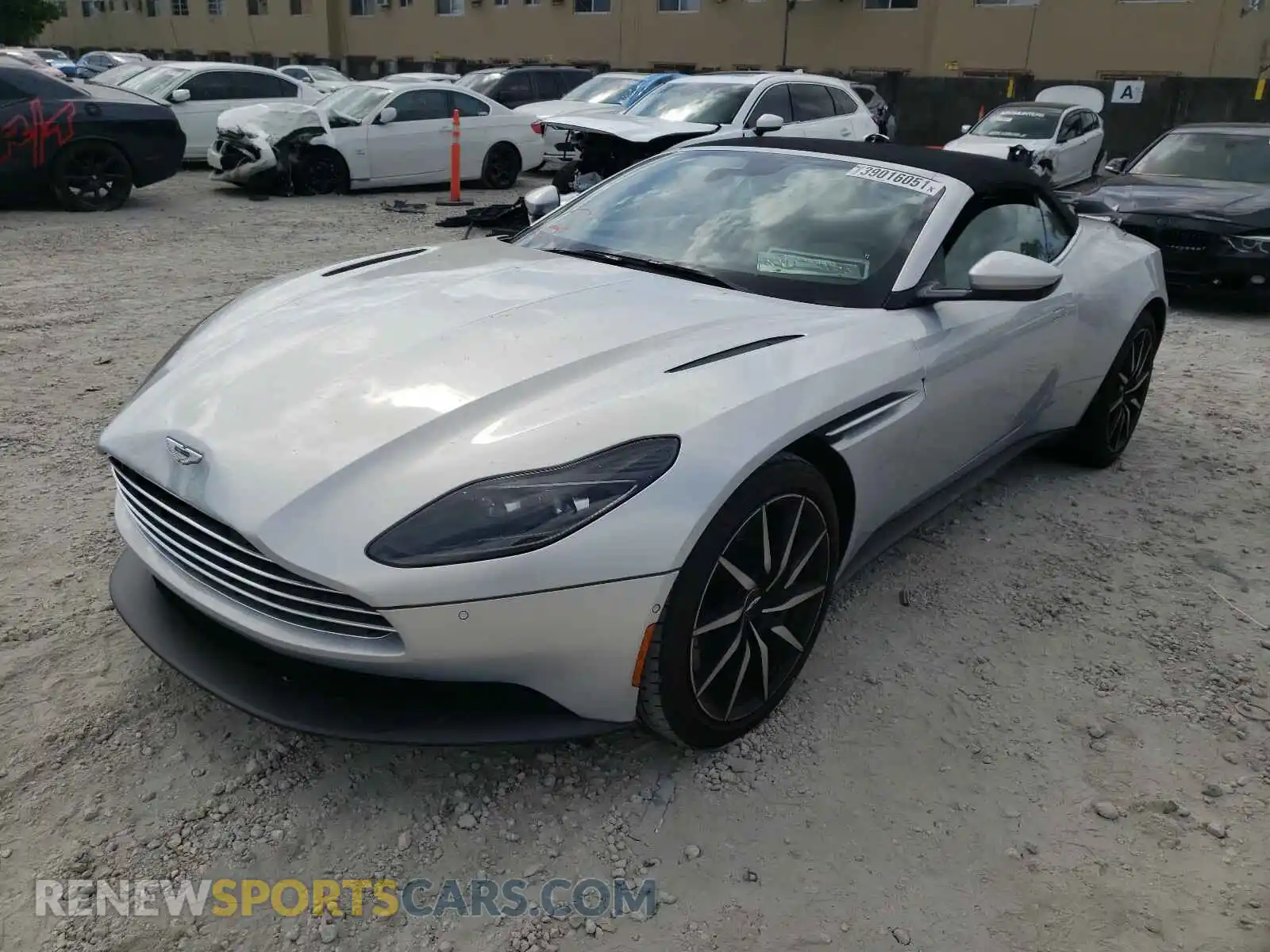 2 fotografías del automóvil dañado SCFRMFCW3KGM08342 ASTON MARTIN ALL MODELS 2019