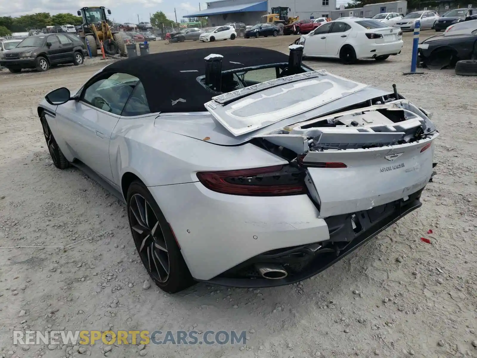 3 fotografías del automóvil dañado SCFRMFCW3KGM08342 ASTON MARTIN ALL MODELS 2019