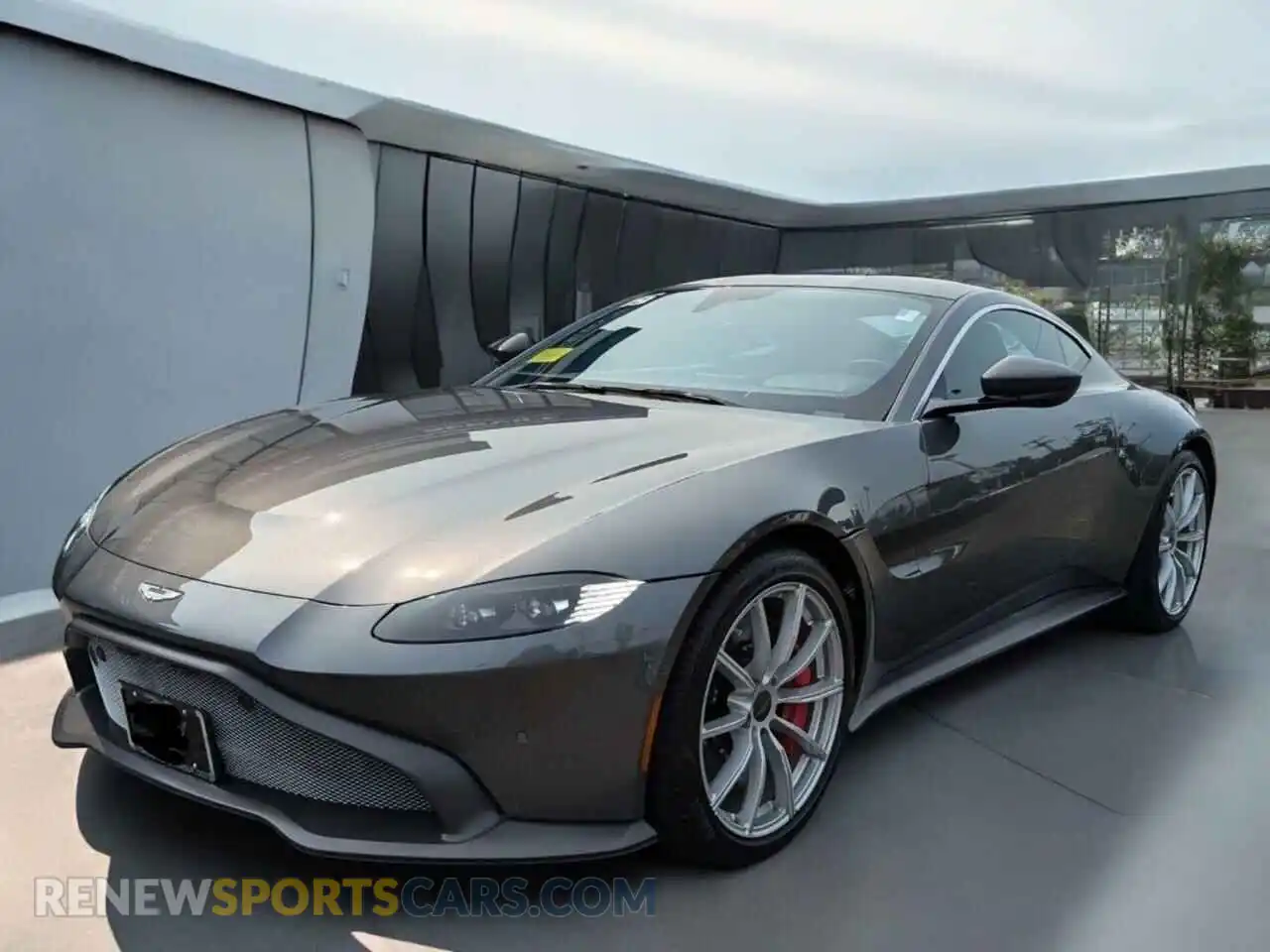 1 Фотография поврежденного автомобиля SCFSMGAW4KGN0143X ASTON MARTIN ALL MODELS 2019