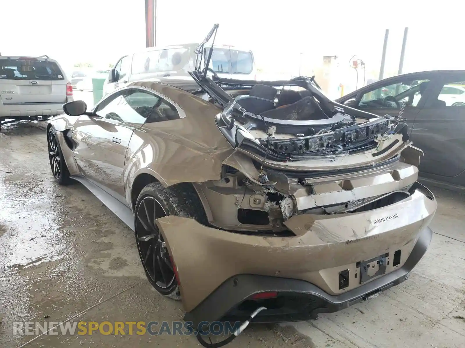 3 fotografías del automóvil dañado SCFSMGAW7KGN02735 ASTON MARTIN ALL MODELS 2019