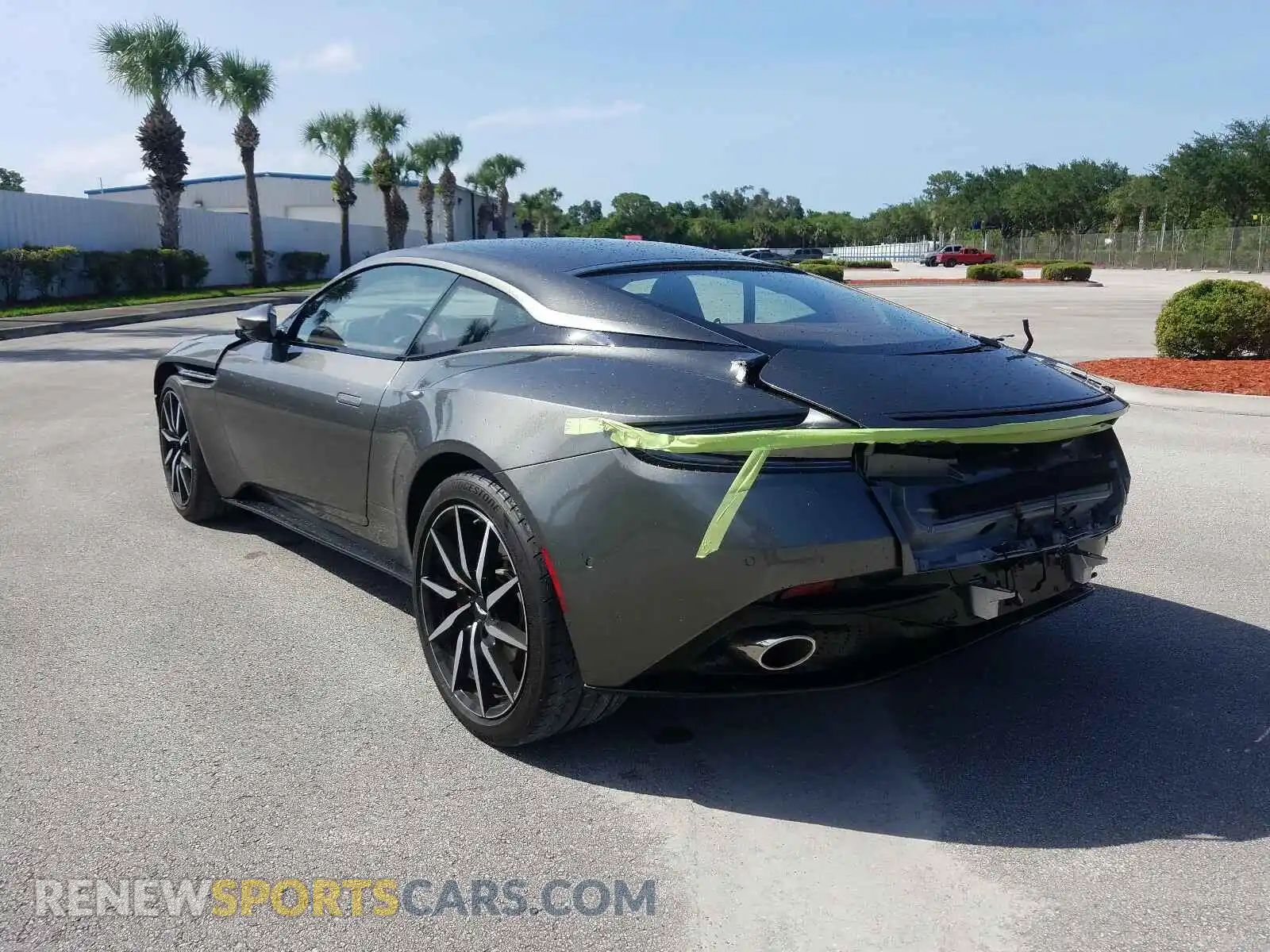 3 fotografías del automóvil dañado SCFRMFAW8LGL09116 ASTON MARTIN ALL MODELS 2020