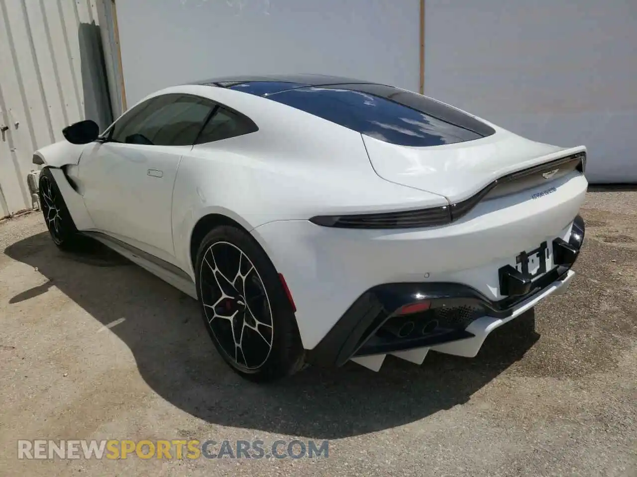 3 fotografías del automóvil dañado SCFSMGAW6MGN05743 ASTON MARTIN ALL MODELS 2021