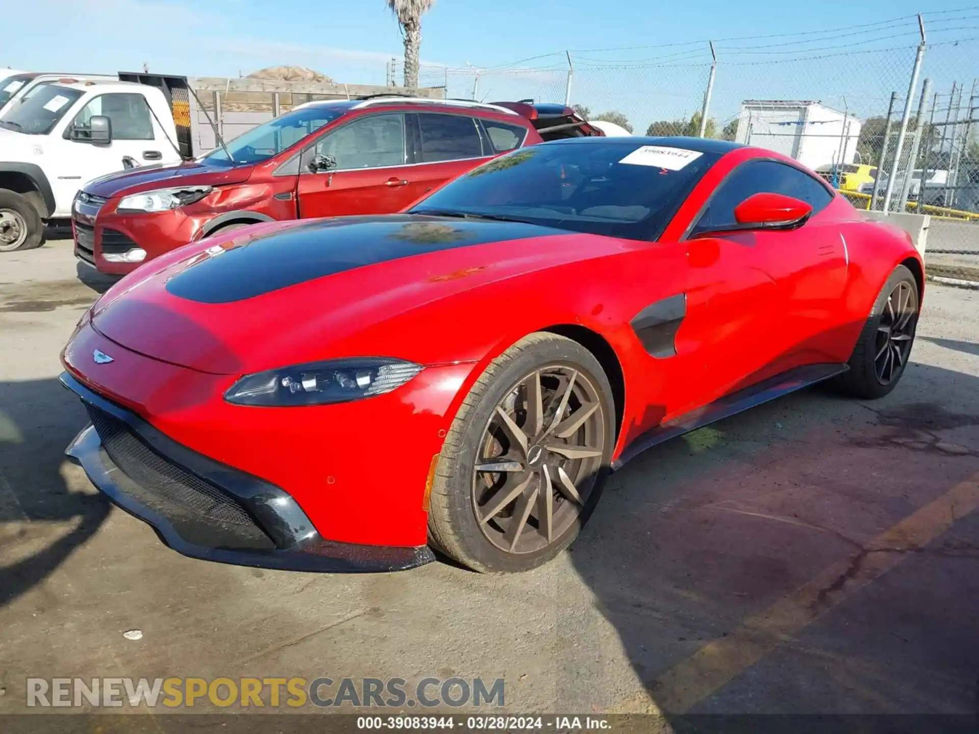 2 fotografías del automóvil dañado SCFSMGAW5LGN04405 ASTON MARTIN VANTAGE 2020