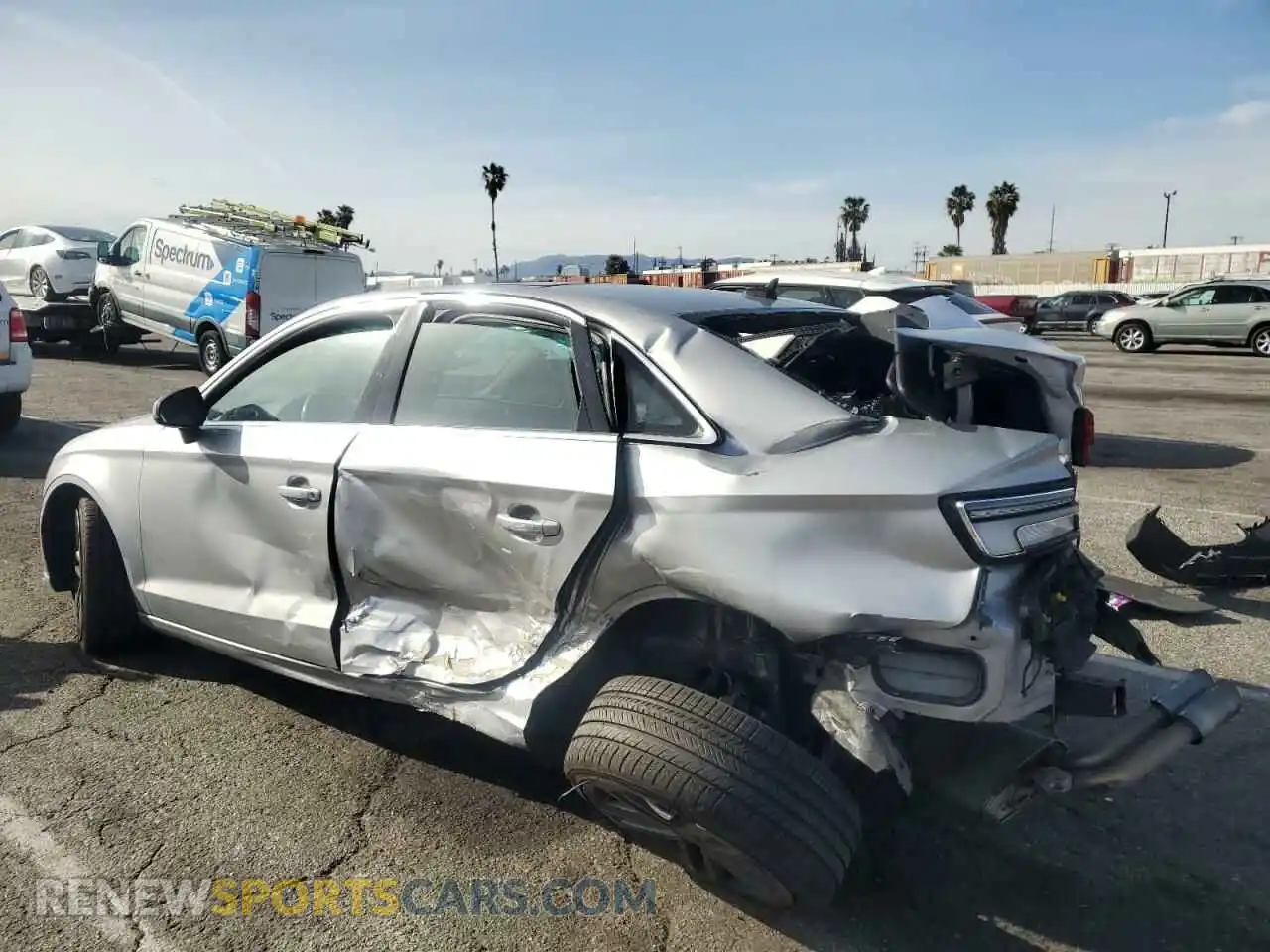 2 Фотография поврежденного автомобиля WAUAUGFF0K1020594 AUDI A3 2019