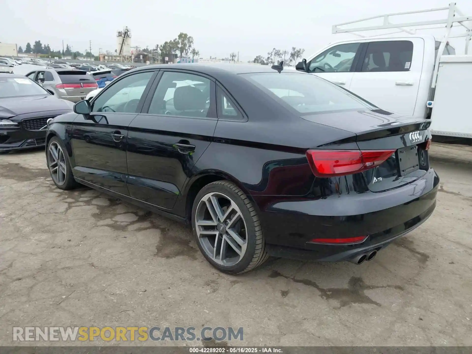 3 Photograph of a damaged car WAUAUGFF8KA093096 AUDI A3 2019