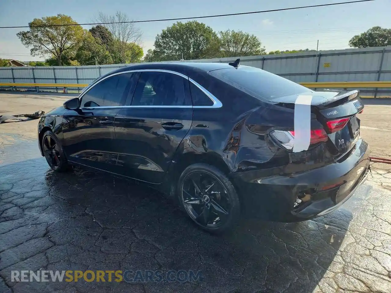 2 fotografías del automóvil dañado WAUAUDGY1NA088423 AUDI A3 2022