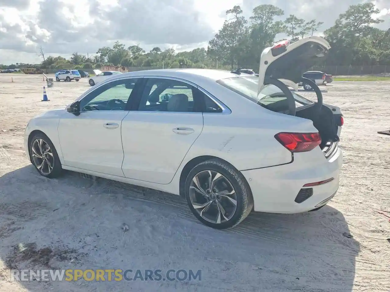 2 fotografías del automóvil dañado WAUAUDGY9NA076682 AUDI A3 2022