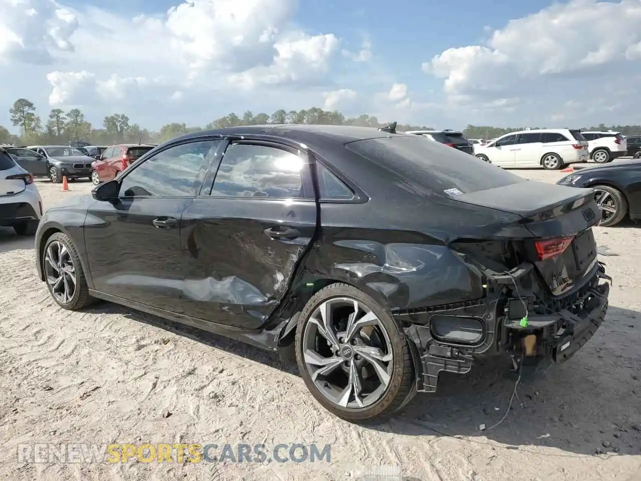 2 fotografías del automóvil dañado WAUHUDGY0NA092414 AUDI A3 2022