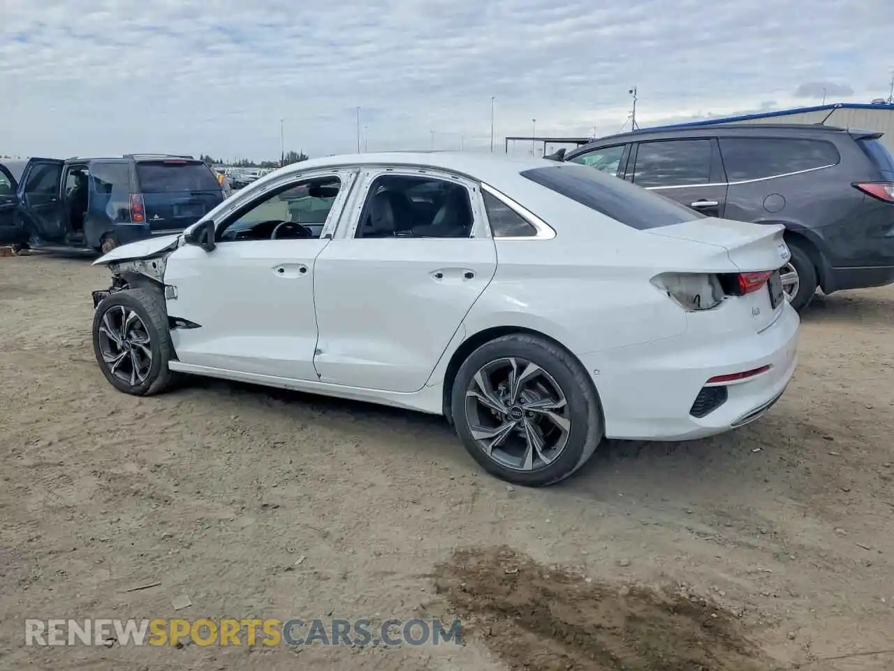 2 fotografías del automóvil dañado WAUHUDGY6NA057523 AUDI A3 2022