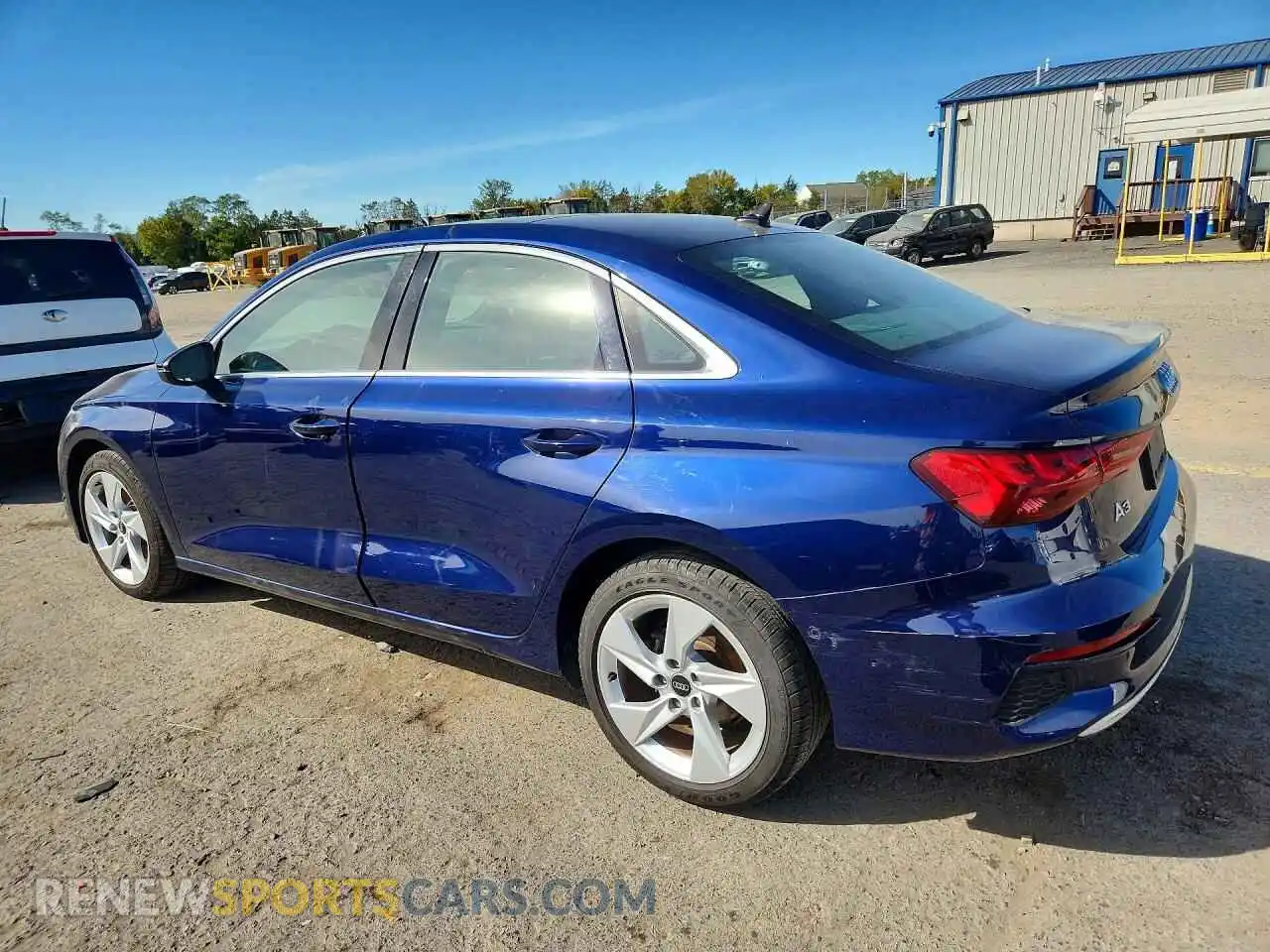 2 fotografías del automóvil dañado WAUJUDGY3NA091906 AUDI A3 2022