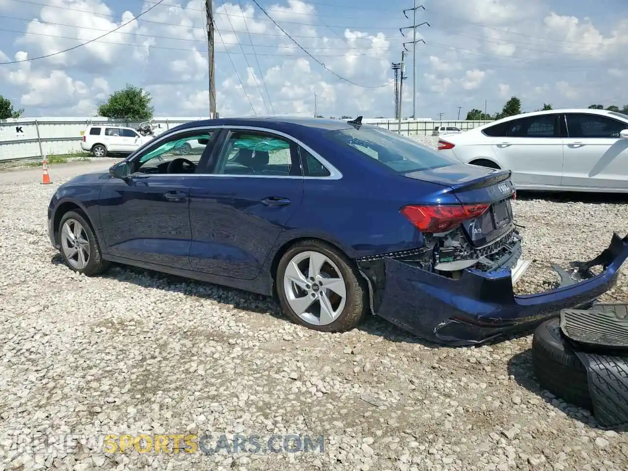 2 fotografías del automóvil dañado WAUAUDGY2PA076428 AUDI A3 2023