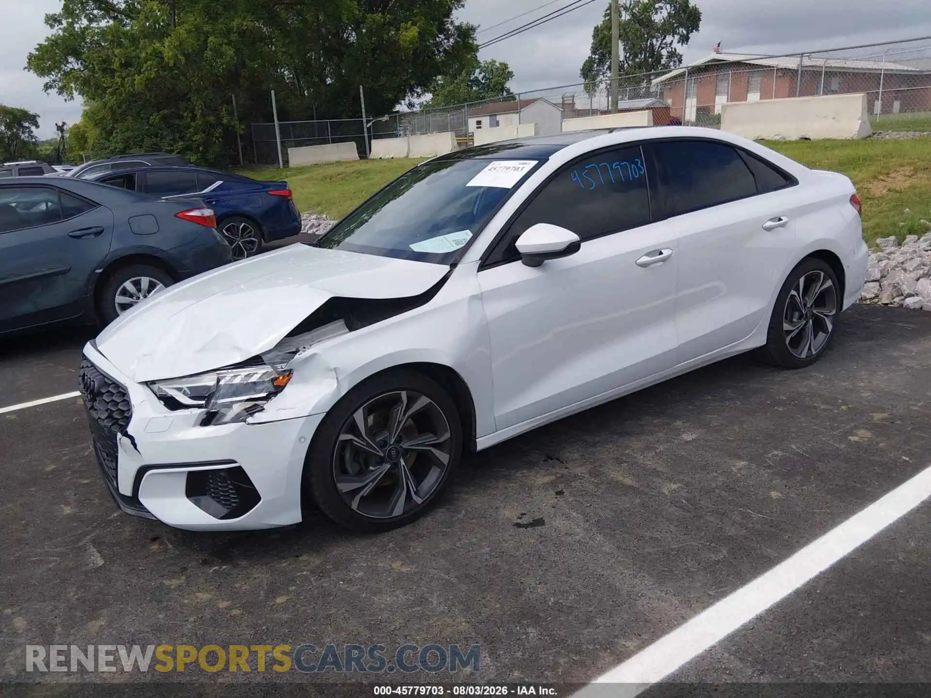 2 fotografías del automóvil dañado WAUBUDGY9PA086734 AUDI A3 2023