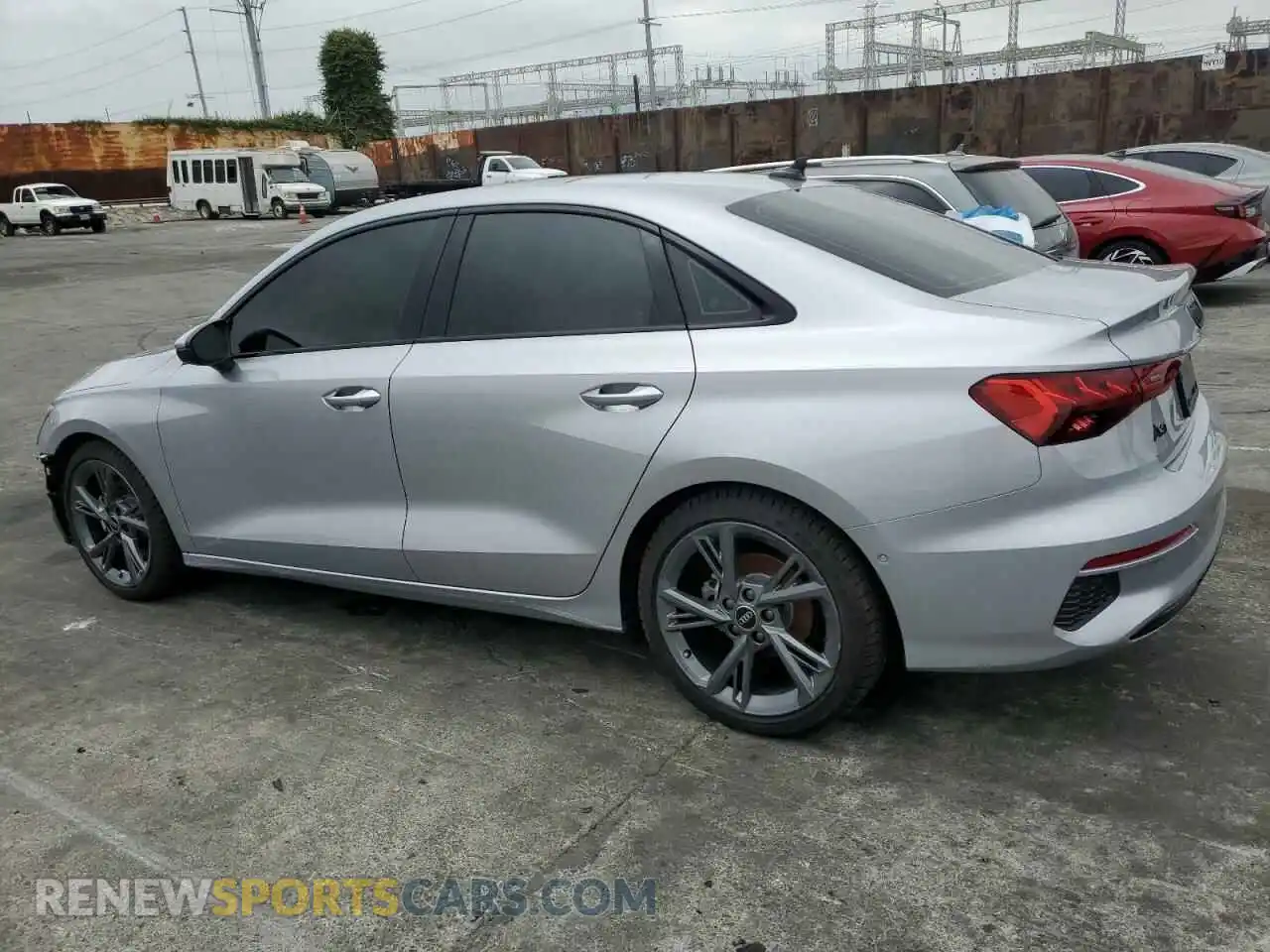2 fotografías del automóvil dañado WAUGUDGY5RA074265 AUDI A3 2024