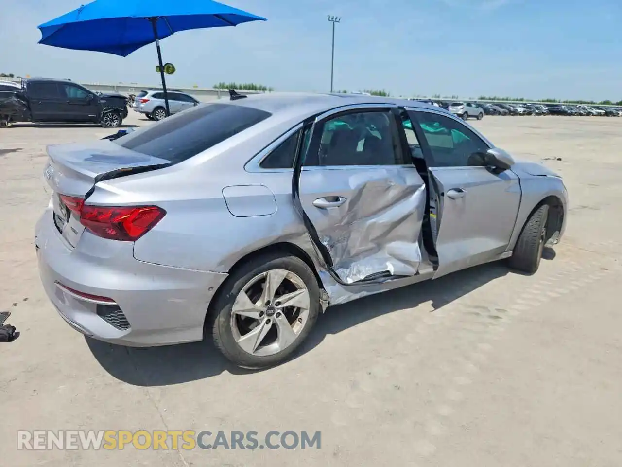 3 Фотография поврежденного автомобиля WAUHUDGYXRA028581 AUDI A3 2024