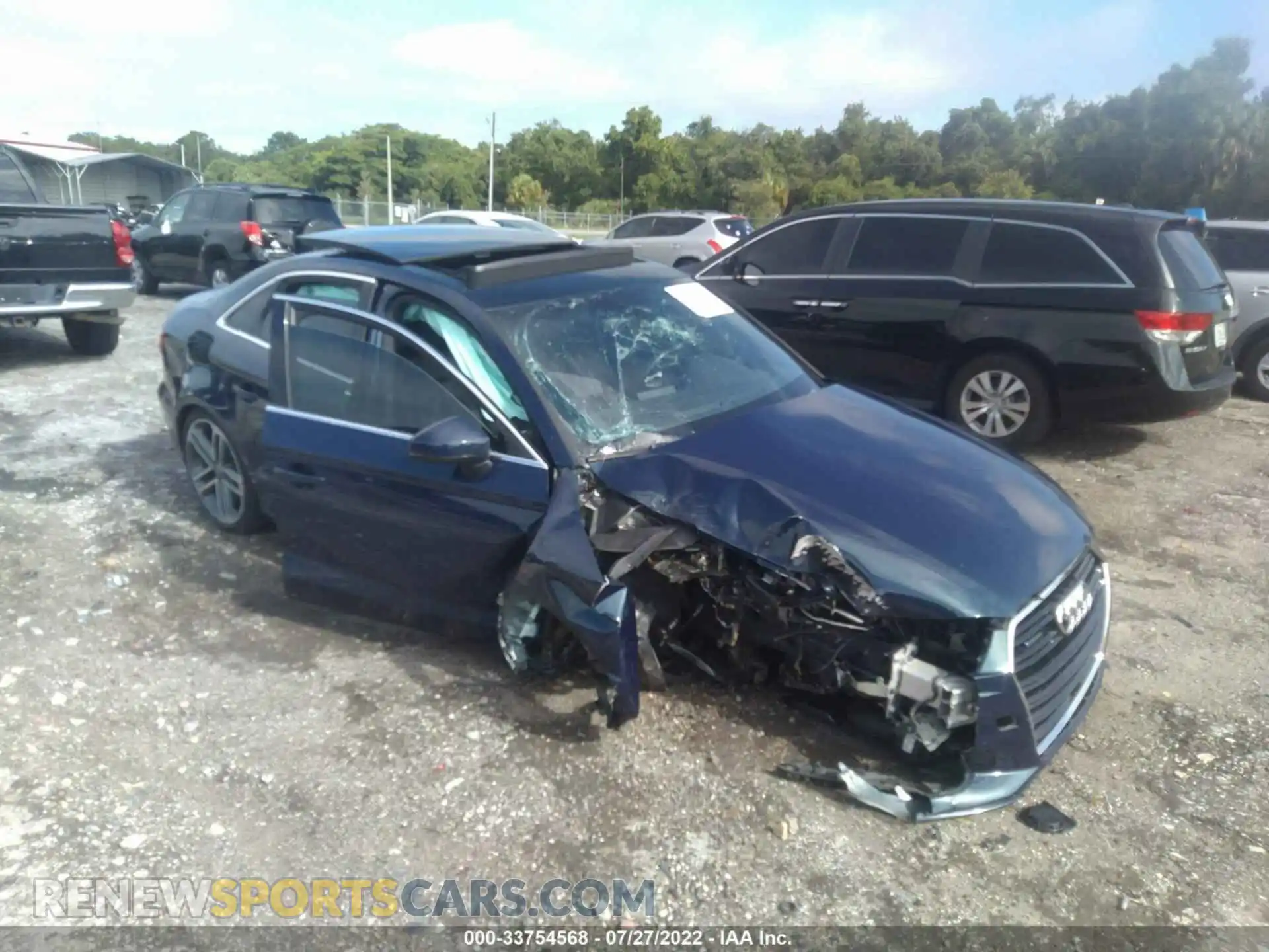 1 Фотография поврежденного автомобиля WAUBEGFF2KA081236 AUDI A3 SEDAN 2019