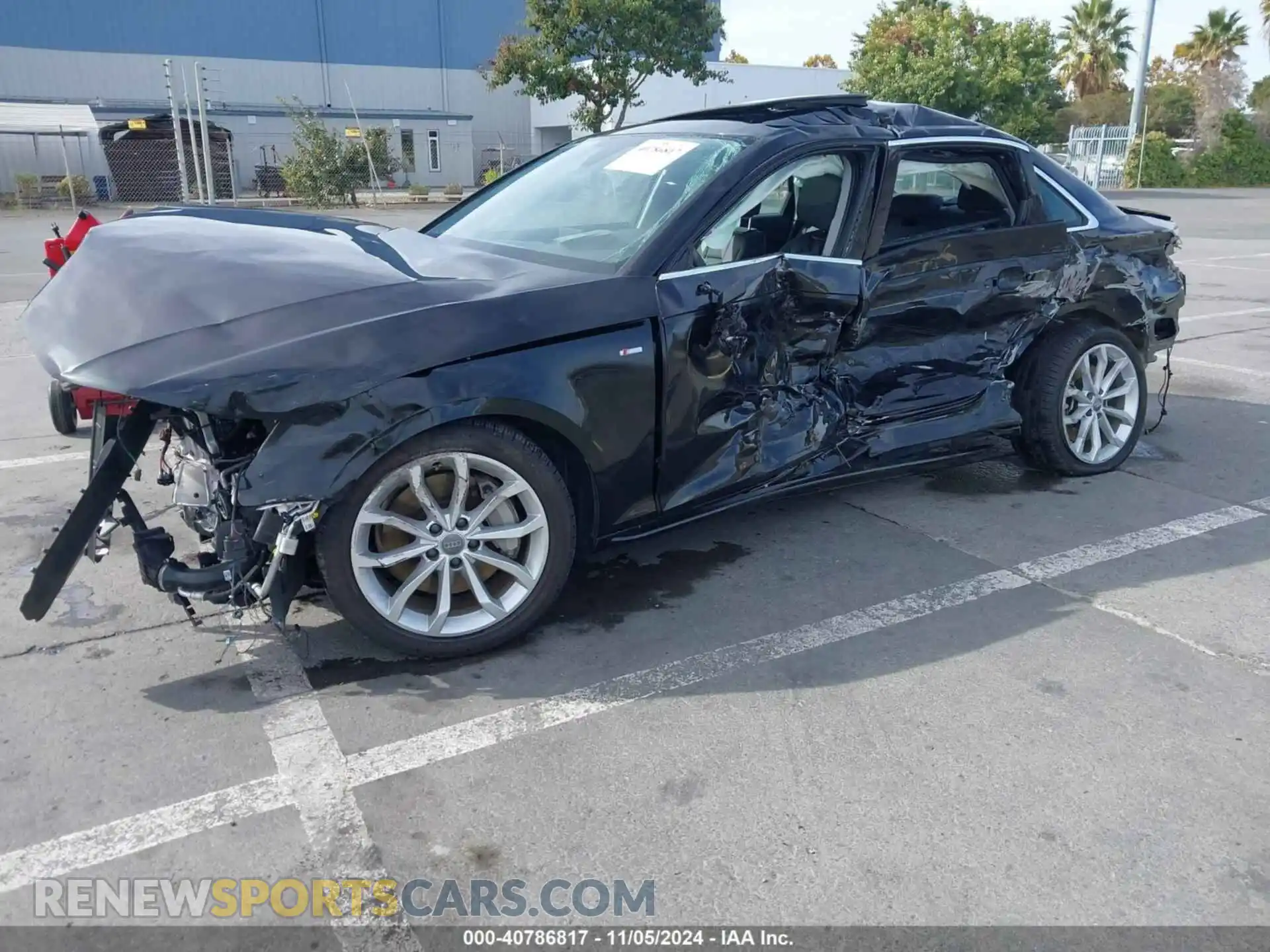 2 fotografías del automóvil dañado WAUDNAF46KN013468 AUDI A4 2019