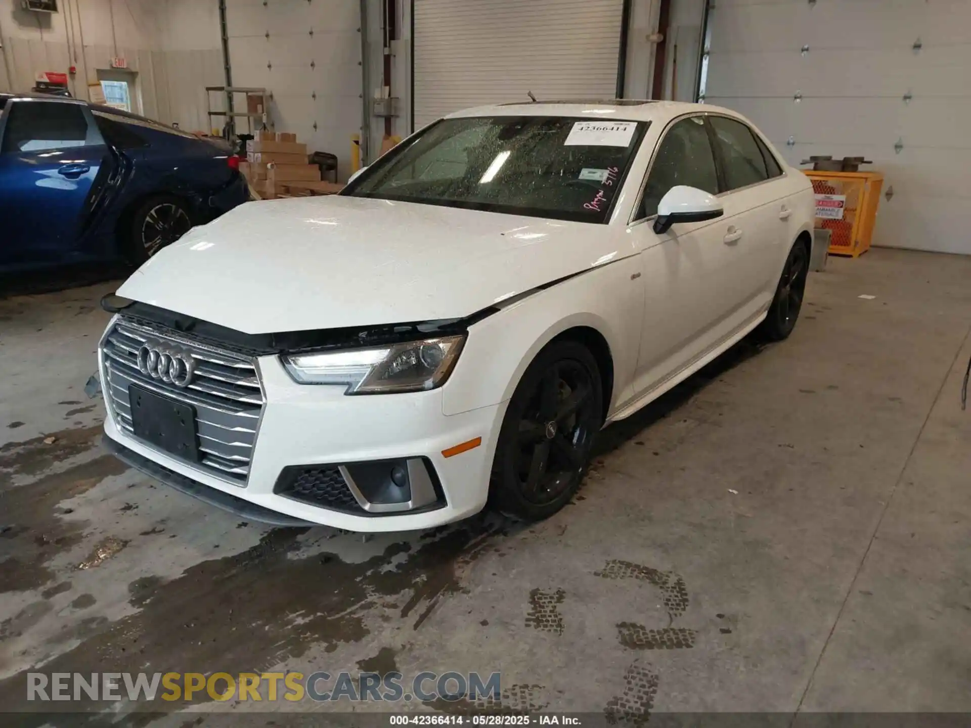 2 fotografías del automóvil dañado WAUDNAF48KN006036 AUDI A4 2019
