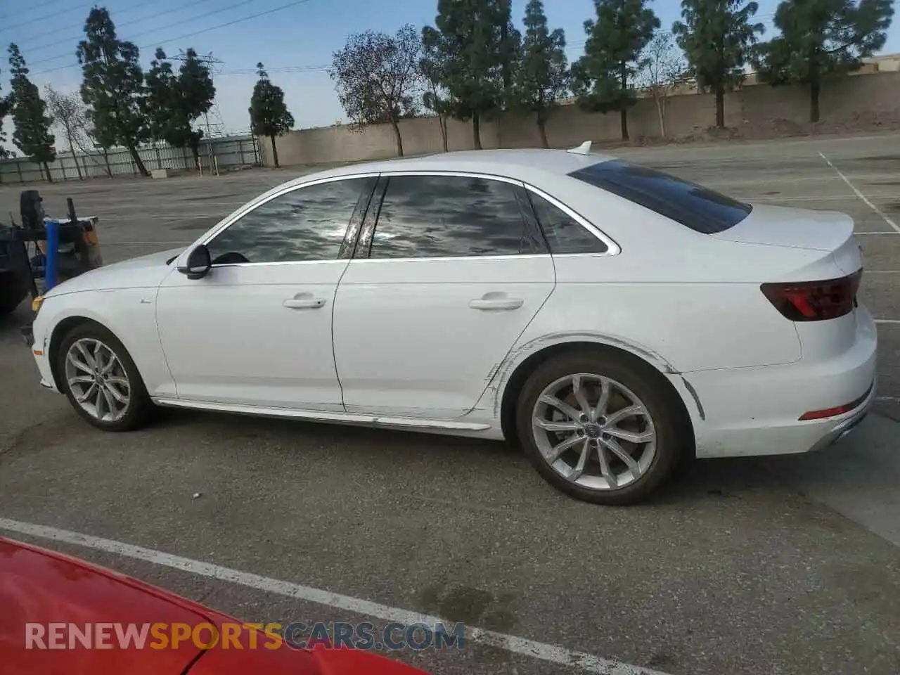 2 fotografías del automóvil dañado WAUDNAF49KA115452 AUDI A4 2019
