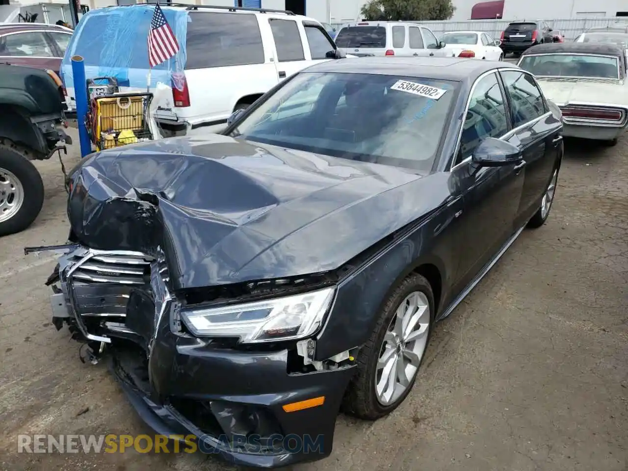 2 fotografías del automóvil dañado WAUENAF45KN005656 AUDI A4 2019