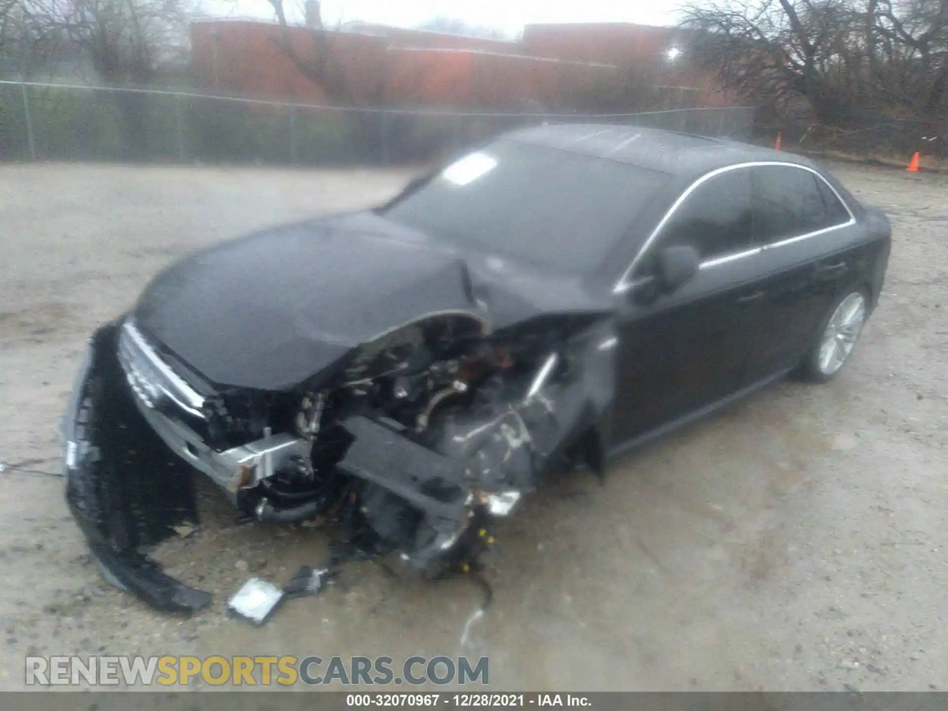 2 fotografías del automóvil dañado WAUENAF4XKN002073 AUDI A4 2019