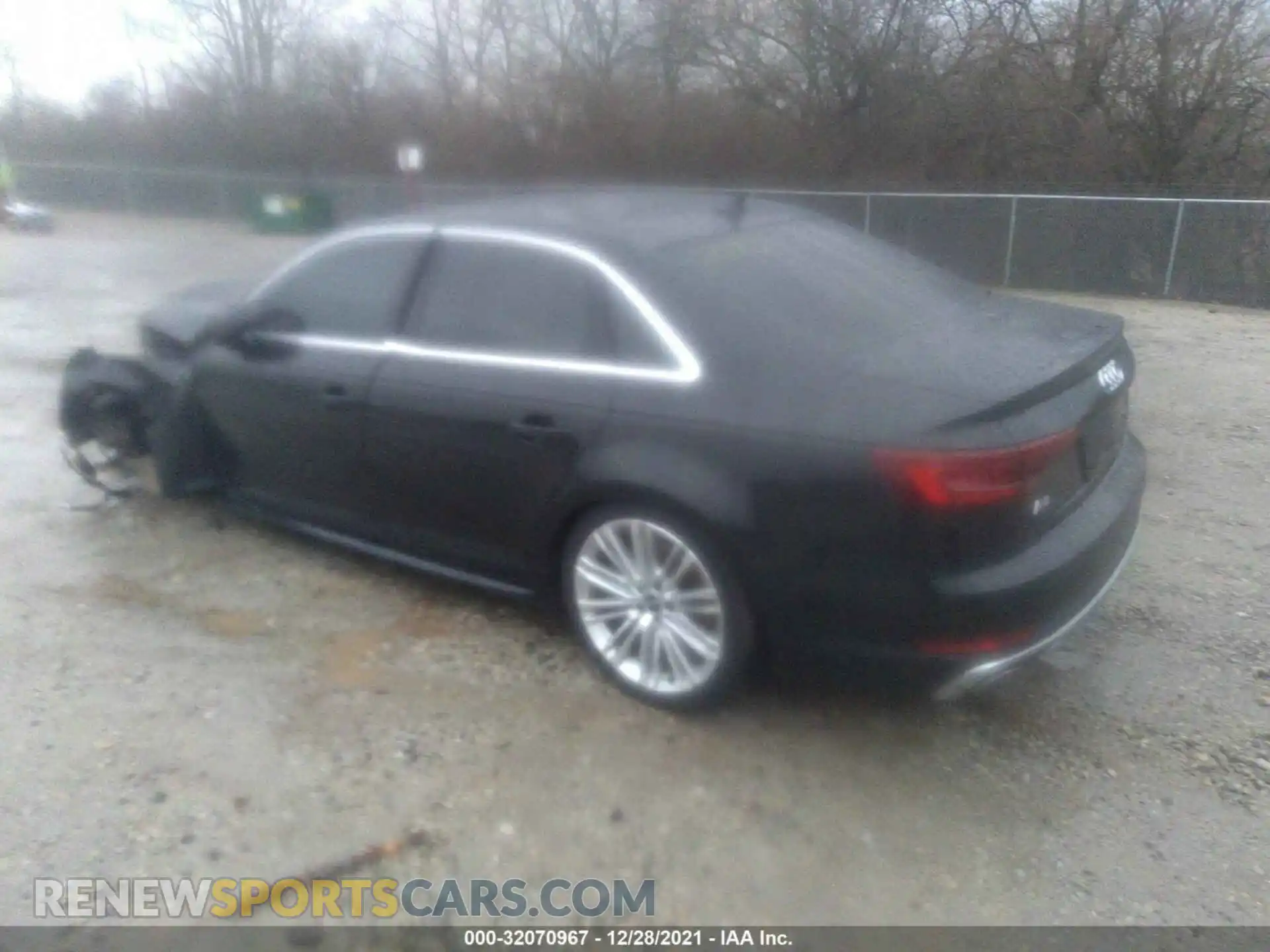 3 fotografías del automóvil dañado WAUENAF4XKN002073 AUDI A4 2019