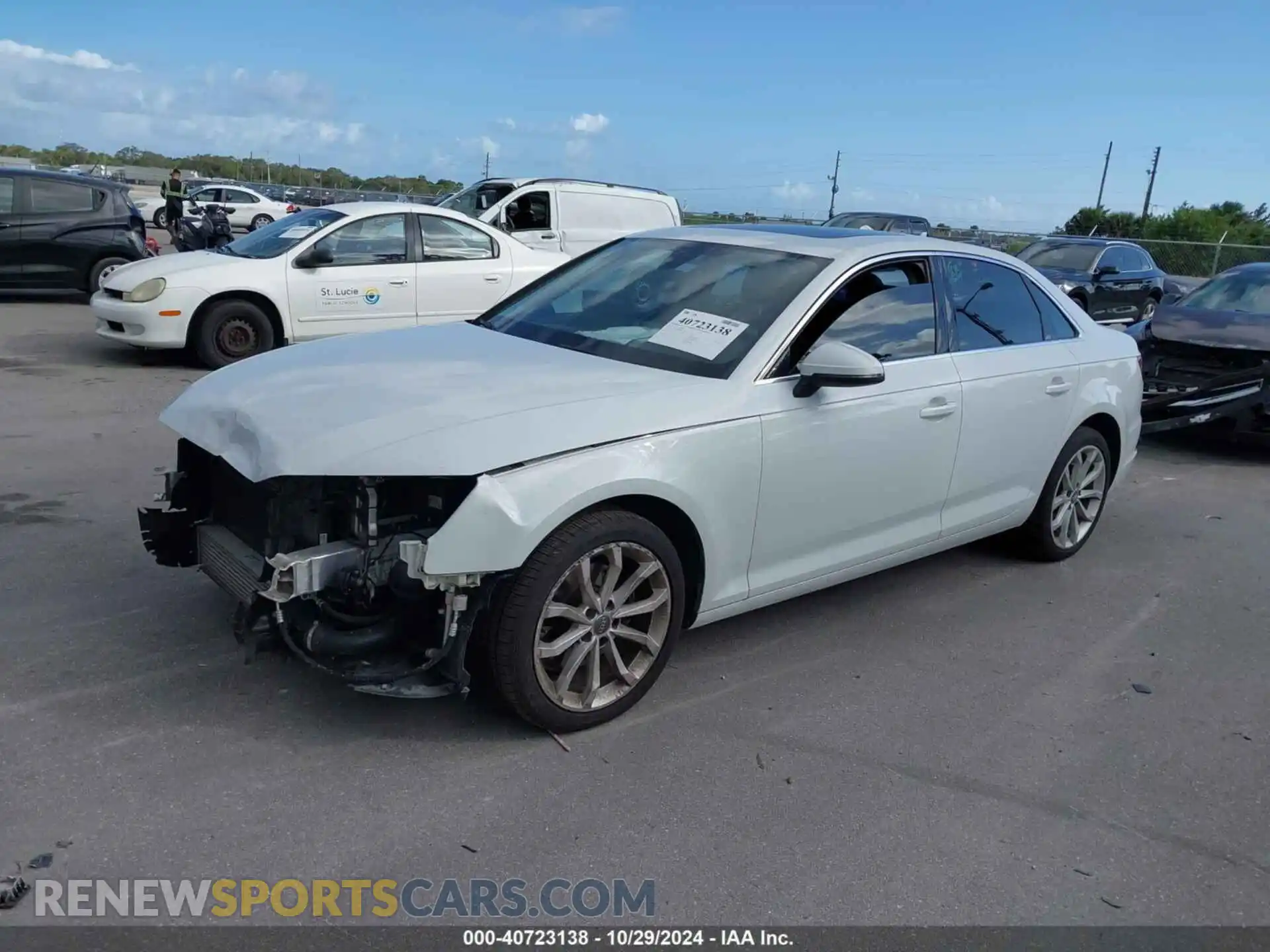 2 fotografías del automóvil dañado WAUGMAF45KN011193 AUDI A4 2019