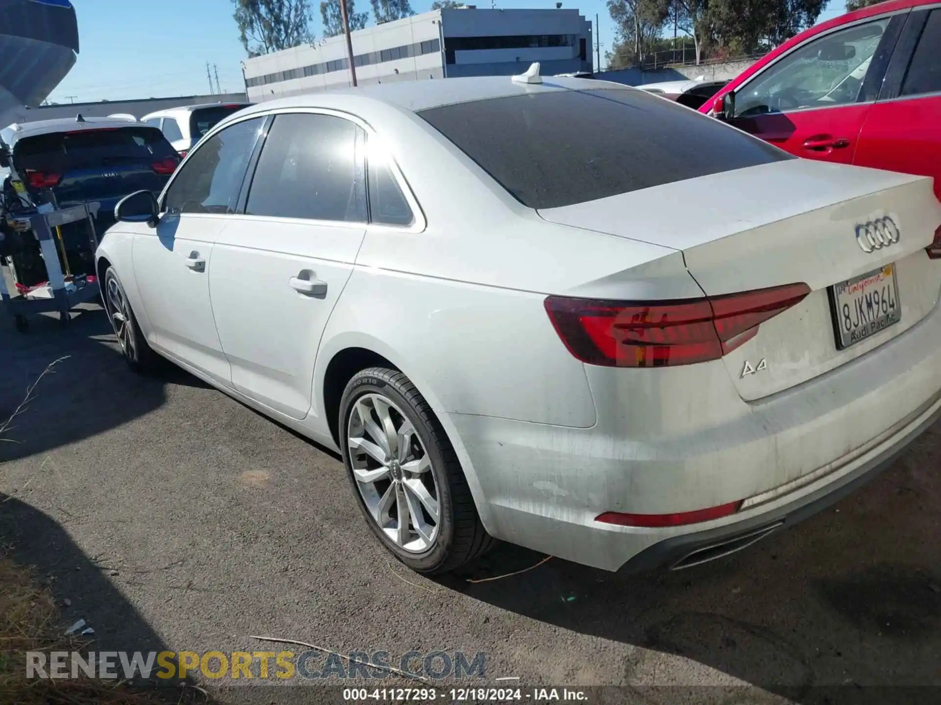 3 fotografías del automóvil dañado WAUGMAF46KN001398 AUDI A4 2019