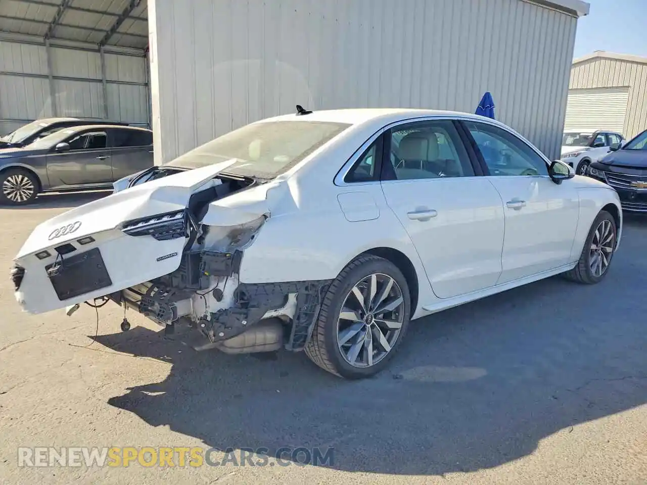 3 Фотография поврежденного автомобиля WAUABAF43MN013135 AUDI A4 2021