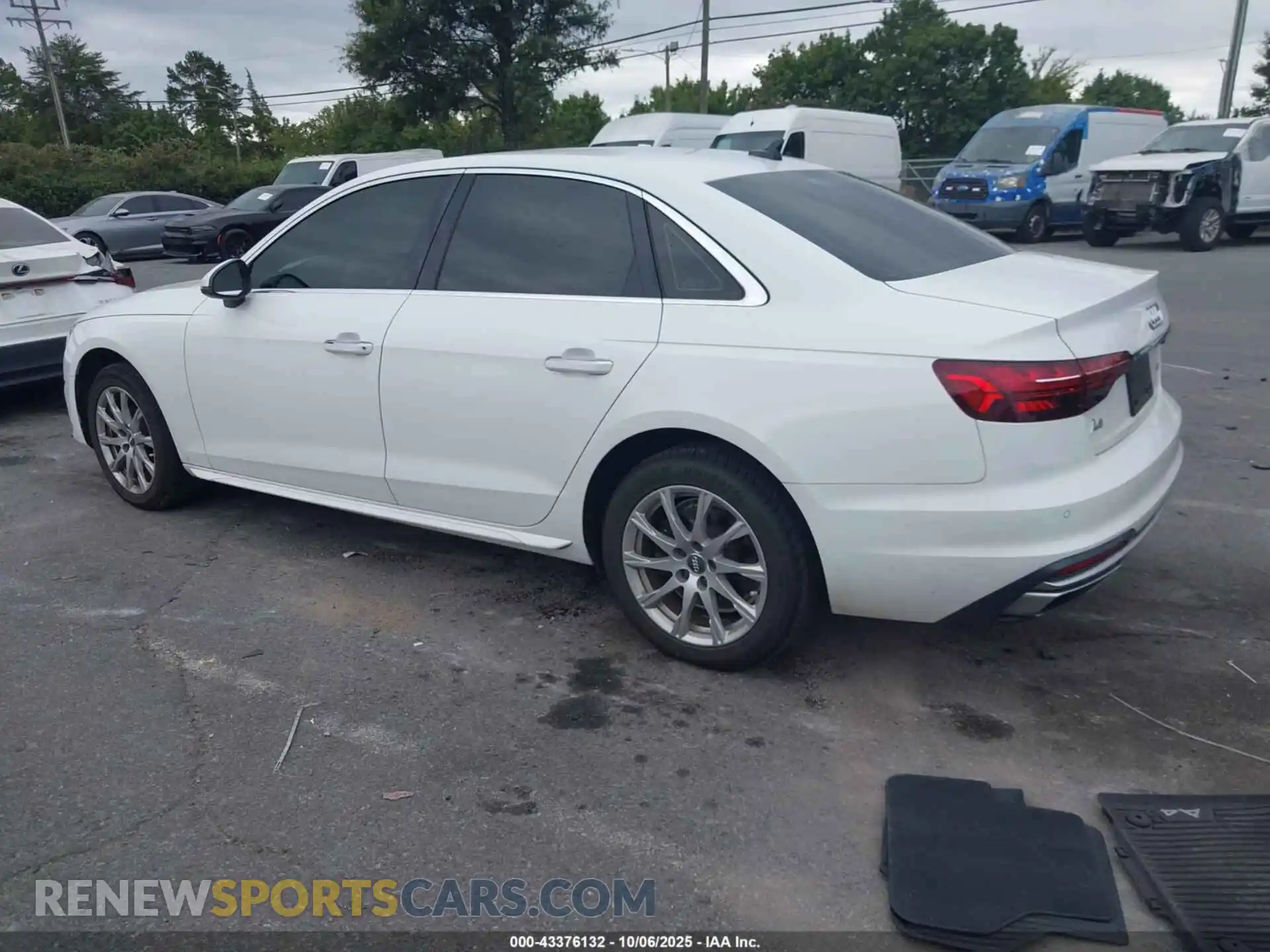 3 Фотография поврежденного автомобиля WAUABAF44MA024474 AUDI A4 2021