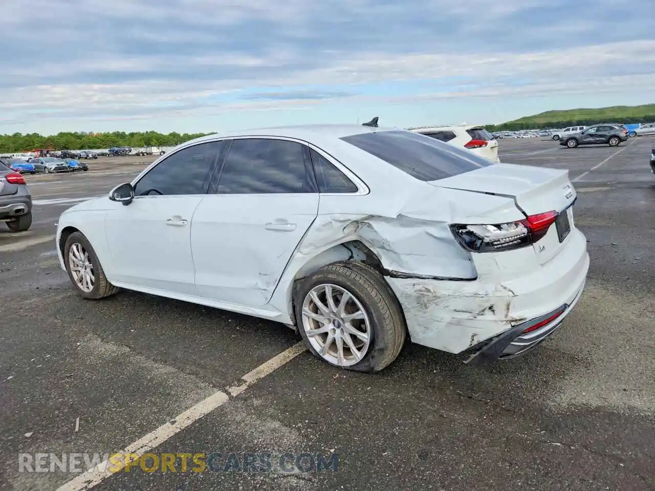 2 fotografías del automóvil dañado WAUABAF46MA027666 AUDI A4 2021