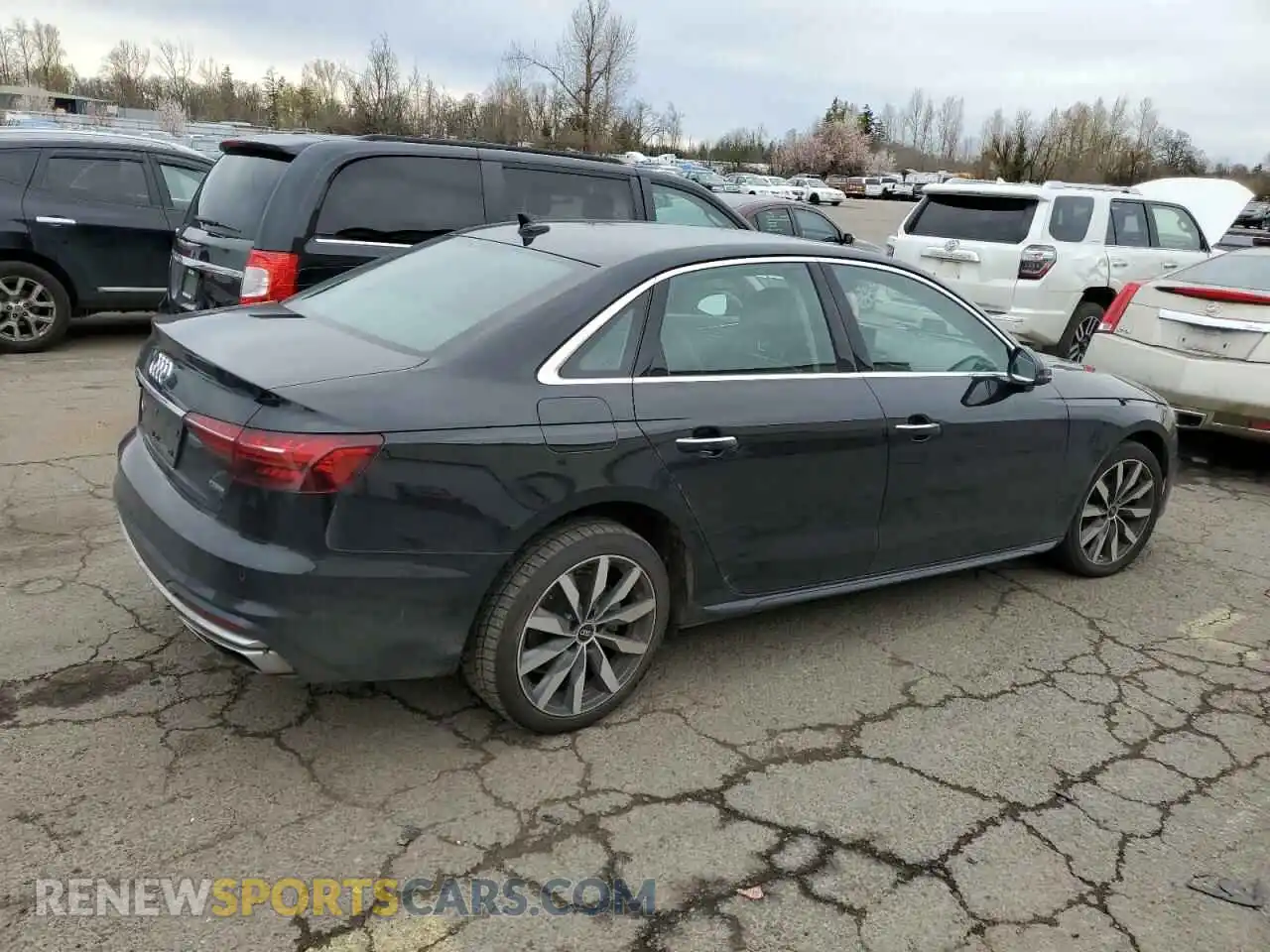 3 Фотография поврежденного автомобиля WAUABAF48MN013034 AUDI A4 2021