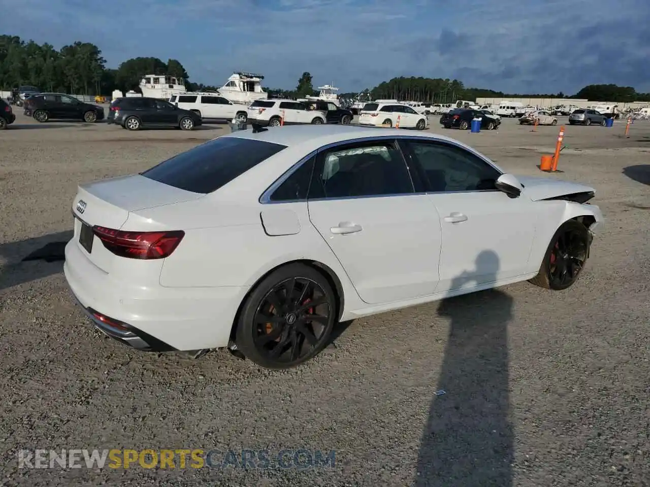 3 Фотография поврежденного автомобиля WAUEAAF43MN002415 AUDI A4 2021