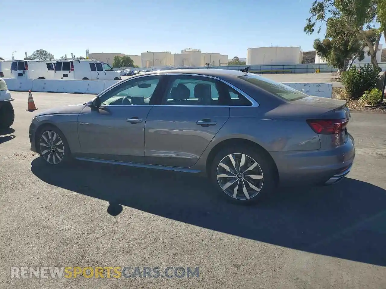 2 Фотография поврежденного автомобиля WAUABAF42NA002250 AUDI A4 2022