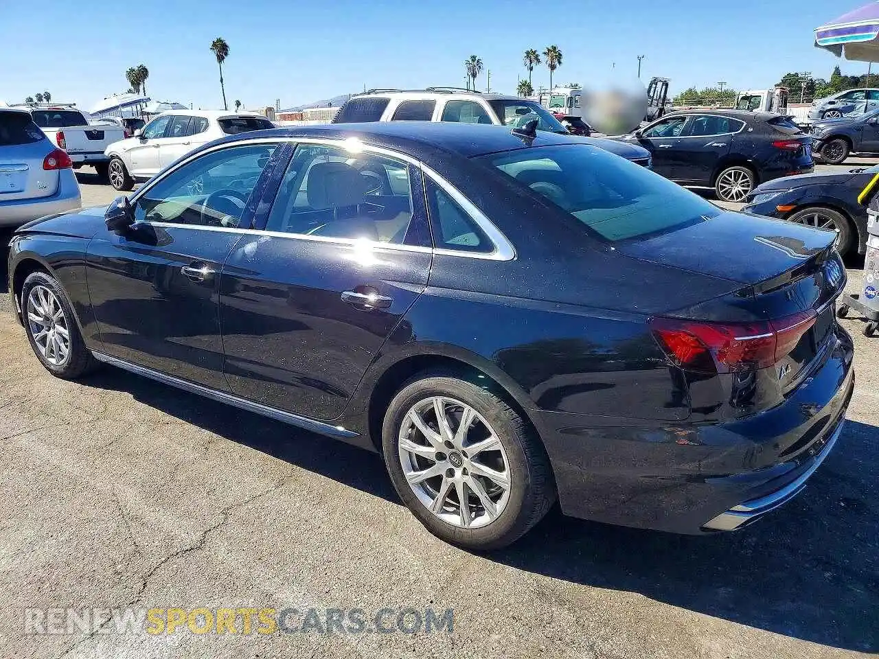 2 fotografías del automóvil dañado WAUABAF49NA004576 AUDI A4 2022