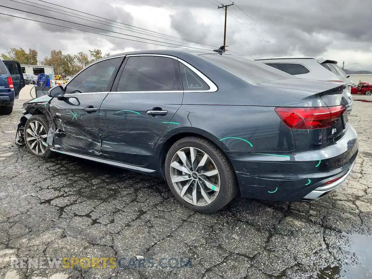 2 fotografías del automóvil dañado WAUBBAF46NA022148 AUDI A4 2022