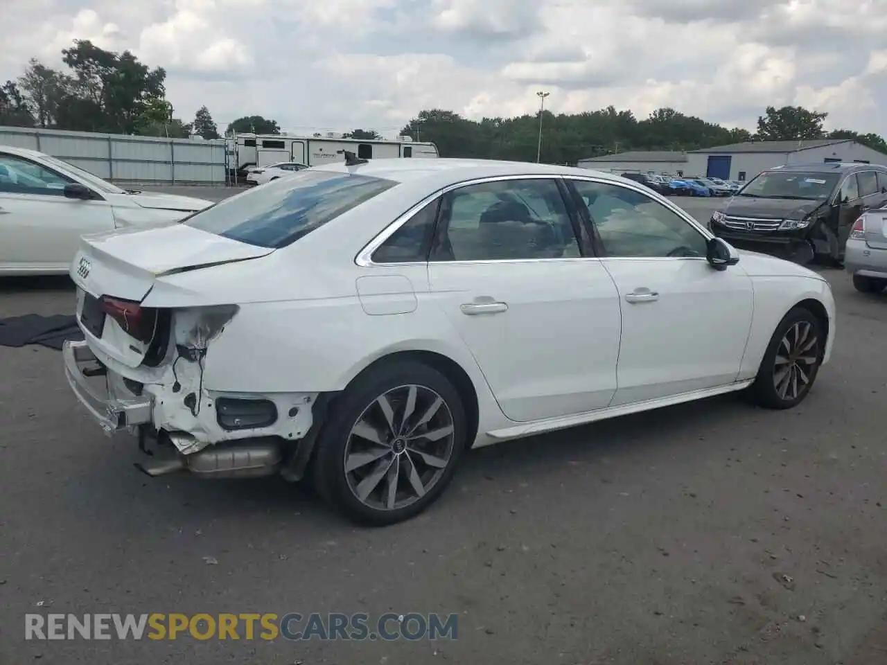 3 fotografías del automóvil dañado WAUBBAF4XNN009461 AUDI A4 2022
