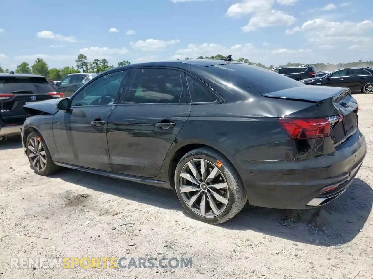 2 fotografías del automóvil dañado WAUCBAF45NN001174 AUDI A4 2022
