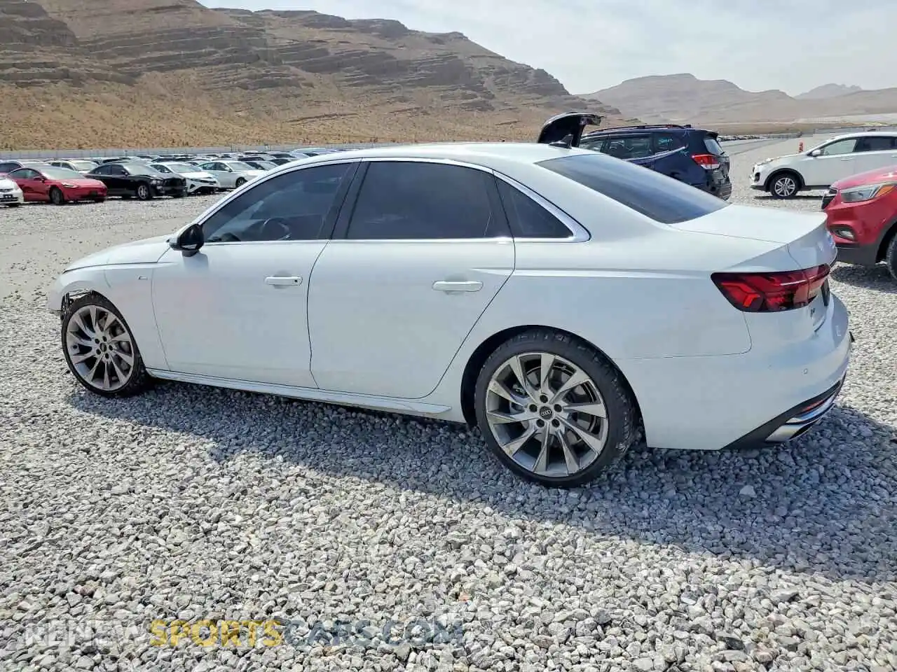 2 Фотография поврежденного автомобиля WAUEAAF48NN007174 AUDI A4 2022